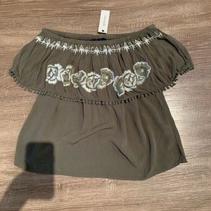 Francesca’s Green Off Shoulder Top Small NWT